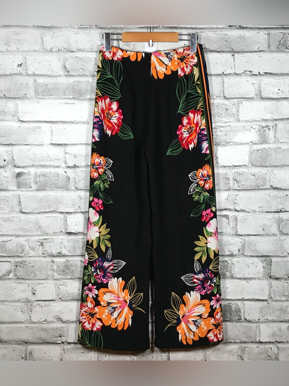 Rina Scimento Black Wide-Leg Floral Pants. . Made in Italy